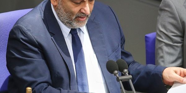 Nouripour zeigt sich besorgt über Lage in Iran