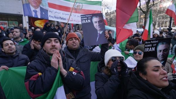 Protest im Iran: Demonstranten in Berlin solidarisieren sich