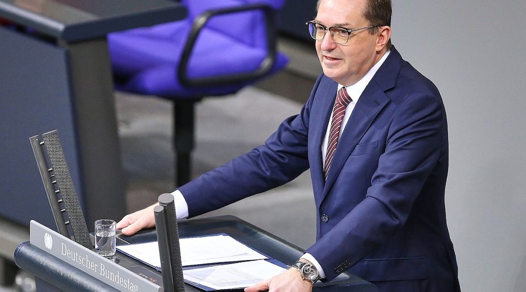 Dobrindt will Kurs gegen Linksextremisten verschärfen