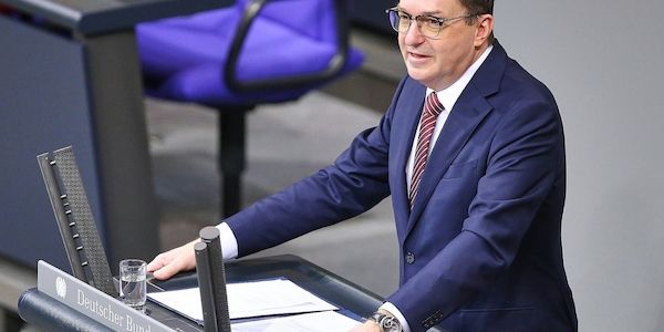 Dobrindt will Kurs gegen Linksextremisten verschärfen