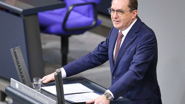 Dobrindt will Kurs gegen Linksextremisten verschärfen