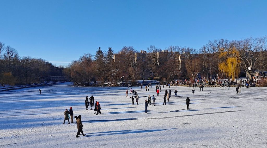 Berliner Polizei warnt vor Betreten der Eisflächen- Einbruchgefahr