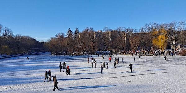 Berliner Polizei warnt vor Betreten der Eisflächen- Einbruchgefahr