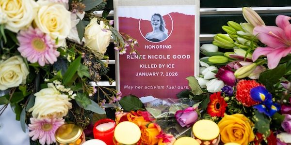 Mahnwache am Brandenburger Tor für getötete US-Amerikanerin Renee Nicole Good