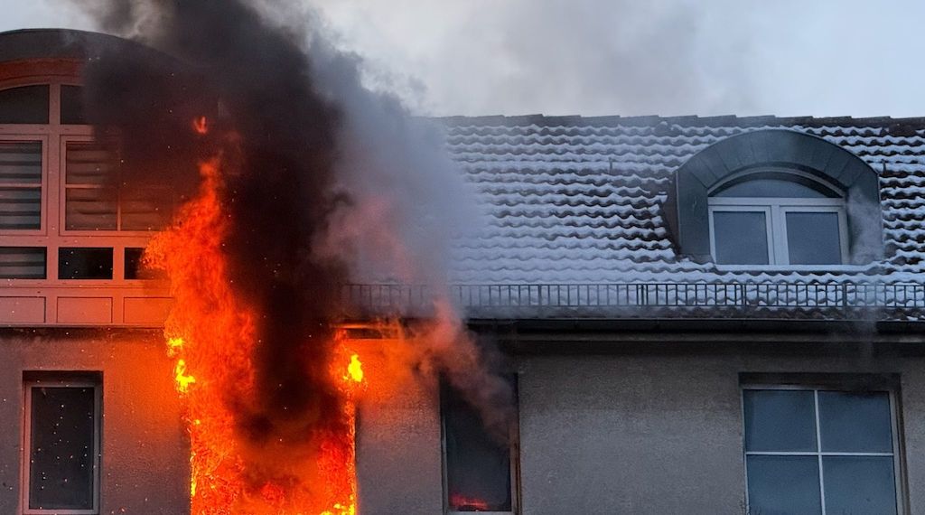 Berliner-Feuerwehr rettet mehrere Menschen vor Brand in Berlin-Reinickendorf