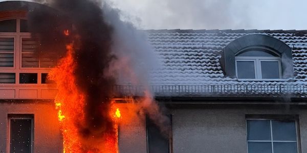 Berliner-Feuerwehr rettet mehrere Menschen vor Brand in Berlin-Reinickendorf