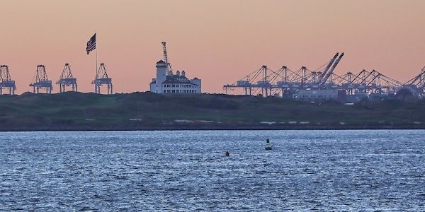 Trump verhängt Sondersteuer für Geschäftspartner des Iran