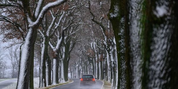 Glatteis bremst Pendler und sorgt für Unfälle in Brandenburg