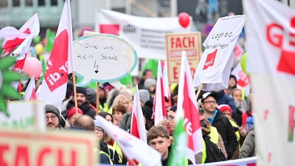Berlin: Einschränkungen an Schulen und Ämtern wegen Warnstreiks