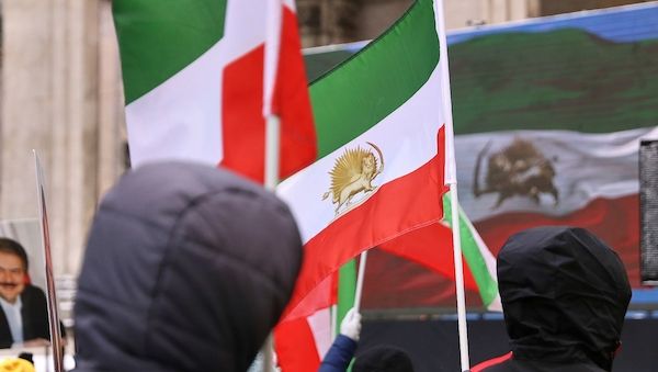 Grüne pochen auf weitere Sanktionen gegen Irans Regime