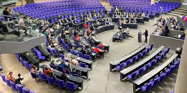 Grüne unterstützen Verschärfung des Abgeordnetengesetzes