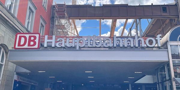 Mann entblößt sich am Münchner Hauptbahnhof