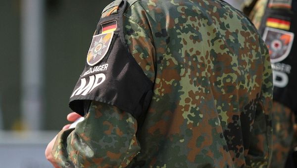 Bundeswehrsoldaten fliegen mit "zivilem Flugzeug" nach Grönland