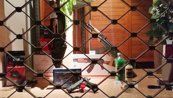 Ministerium: Rechtsextremisten besitzen Tausende legale Waffen