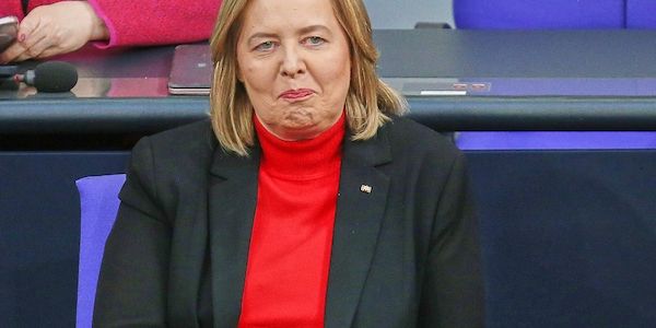 Politbarometer: SPD legt leicht zu - Kritik an US-Außenpolitik