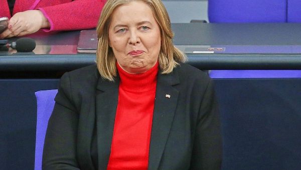 Politbarometer: SPD legt leicht zu - Kritik an US-Außenpolitik