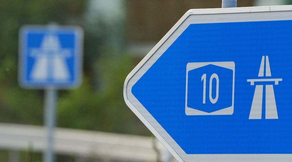 Trickdiebe schlagen auf Autobahn-Raststätten A10 und der A2 zu