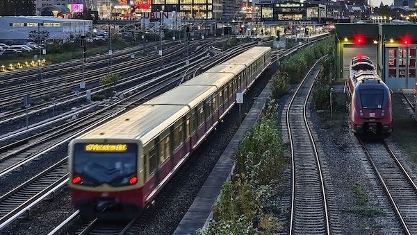 Berlins SPD-Spitzenkandidat will Rückkehr zu 49-Euro-Ticket