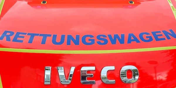 Fußgänger nach Unfall mit Lkw in Köln reanimiert