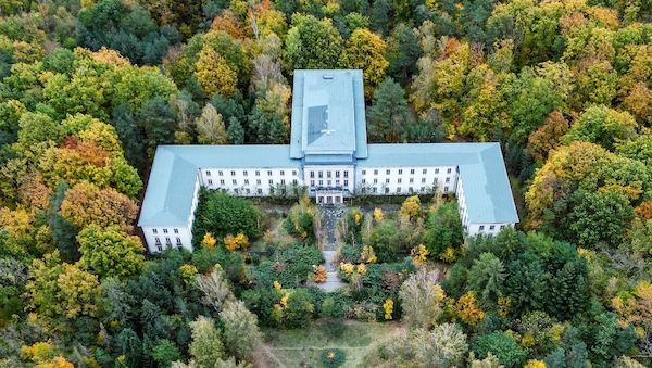 Wandlitz: Großbrand auf historischem Bogensee-Areal mit Goebbels-Villa
