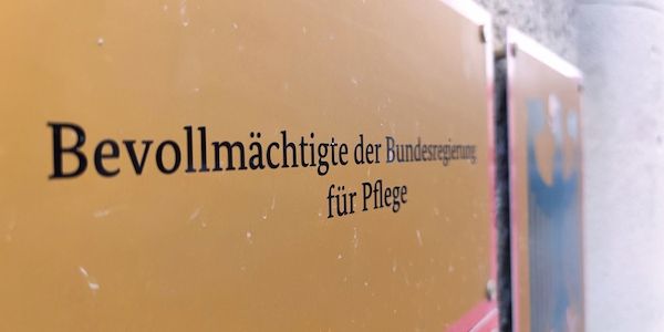 Eigenanteil: Pflegebevollmächtigte sieht Klingbeil in der Pflicht