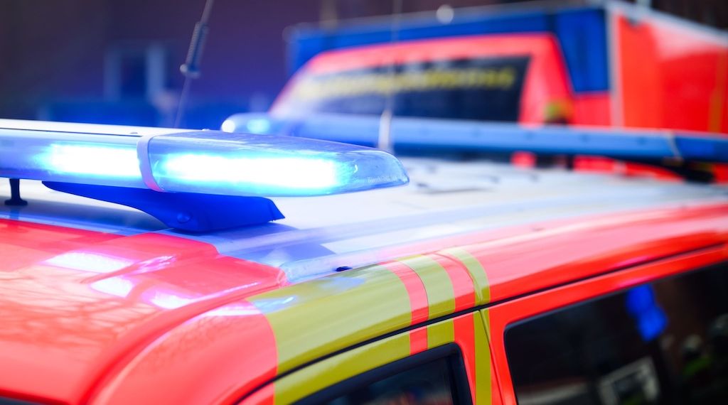 Auto gerät unter Lkw in Berlin-Reinickendorf – Fahrer lebensbedrohlich verletzt