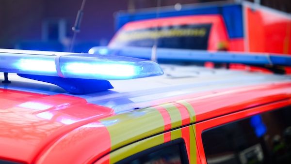 Auto gerät unter Lkw in Berlin-Reinickendorf – Fahrer lebensbedrohlich verletzt