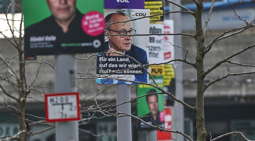Wahlplakate trotzen laut Umfrage Sozialen Medien