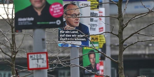 Wahlplakate trotzen laut Umfrage Sozialen Medien
