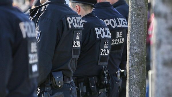 Spätkauf in Berlin-Mitte mit Schusswaffe überfallen