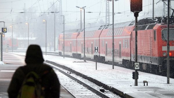 Glatteisregen führt zu vielen Unfällen und Ausfällen