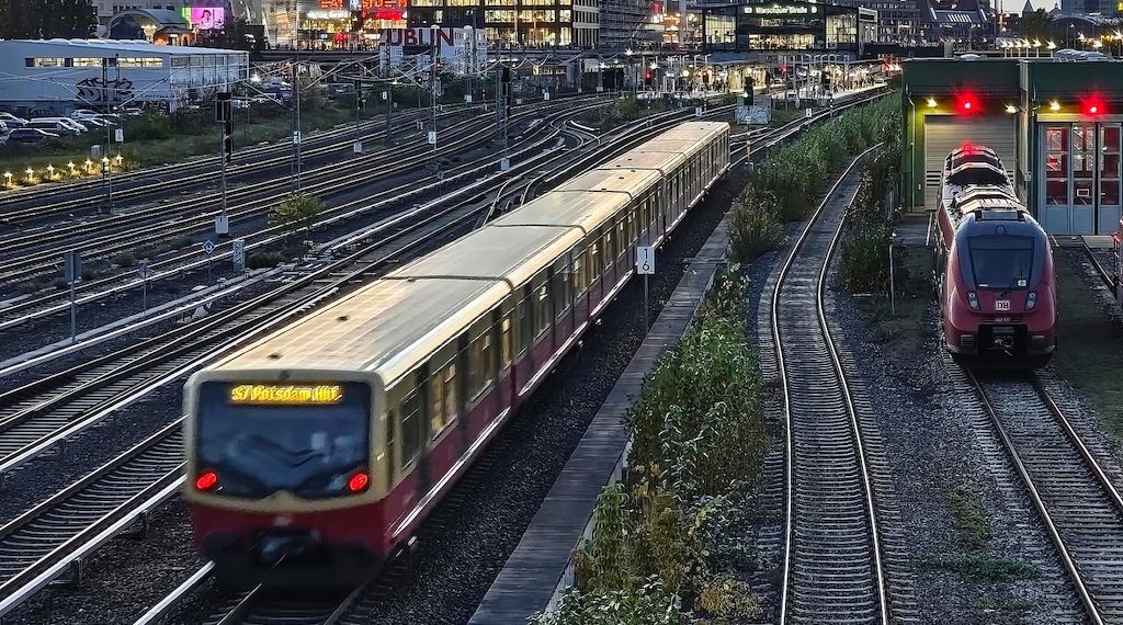 S-Bahn Berlin mit Ersatzverkehr während Winterferienarbeiten in Schöneweide
