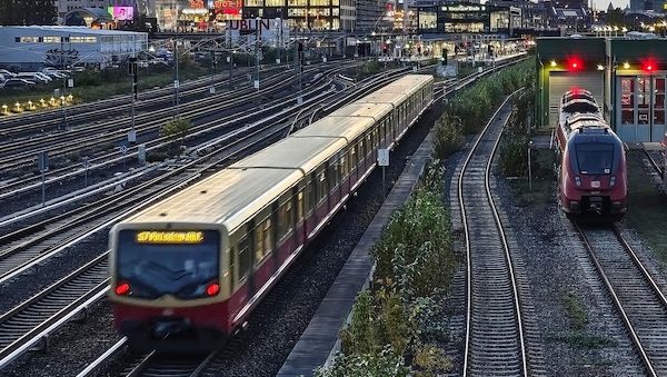 S-Bahn Berlin mit Ersatzverkehr während Winterferienarbeiten in Schöneweide