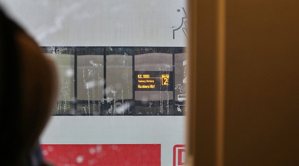 Bahnverkehr wegen Wintereinbruch heftig gestört