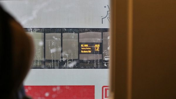 Bahnverkehr wegen Wintereinbruch heftig gestört