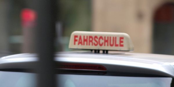 Autoclub glaubt nicht an sinkende Preise für Führerscheine