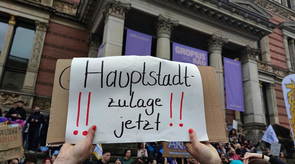 Berliner Senat kritisiert Warnstreiks in Kitas als Belastung für Familien