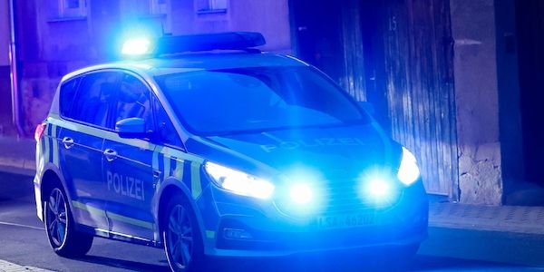 Berliner-Polizei stoppt Mann mit Taser im Frauenwohnheim