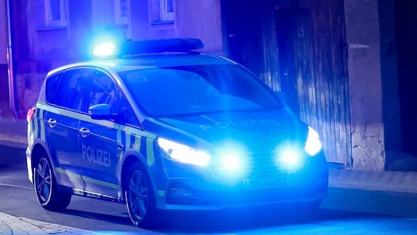Berliner-Polizei stoppt Mann mit Taser im Frauenwohnheim