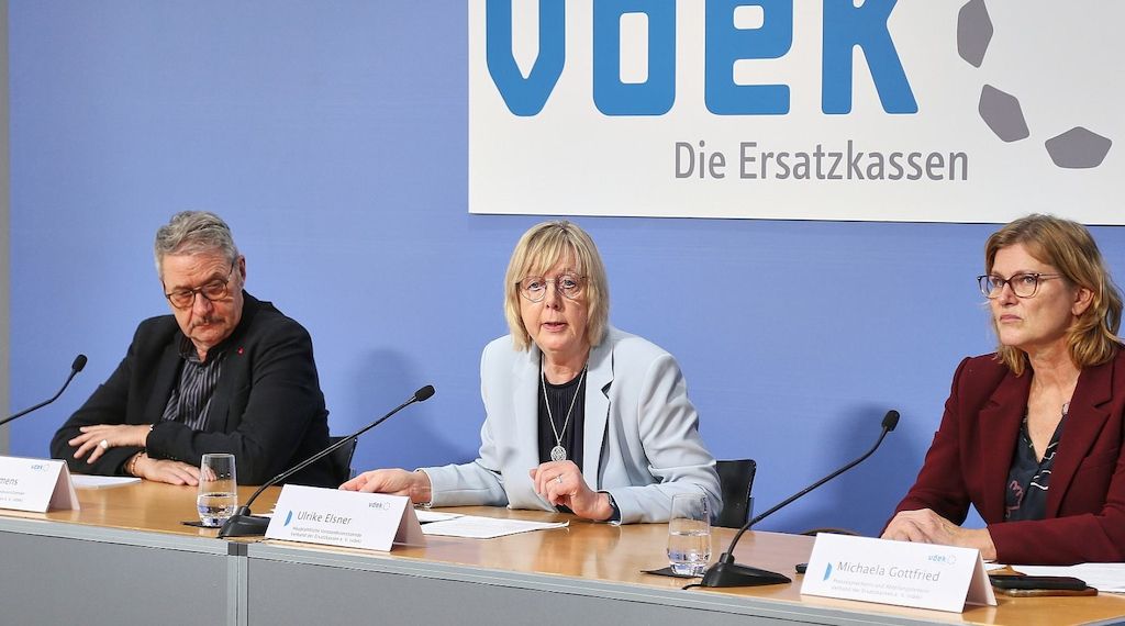 Ersatzkassen wollen Reformen für stabilere Krankenversicherung