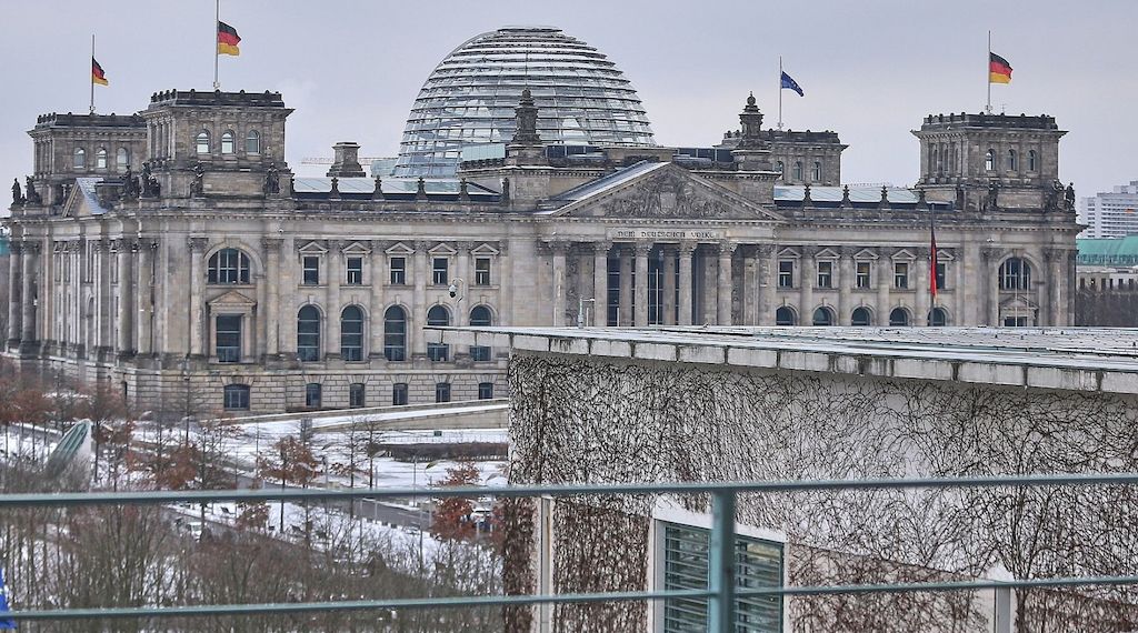 Ältestenrat prüft Kosten von Bundestagsneubau