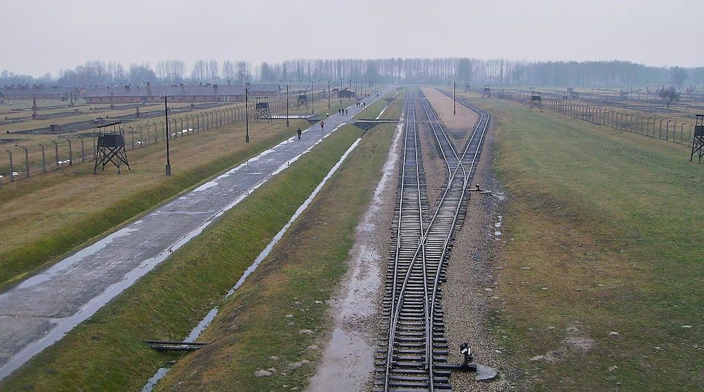 Landtagspräsident übergibt NS-Dokumente aus Neuss an Auschwitz-Gedenkstätte