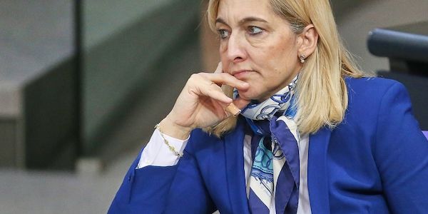 Warken lehnt Streichung von Zahnarztleistungen ab