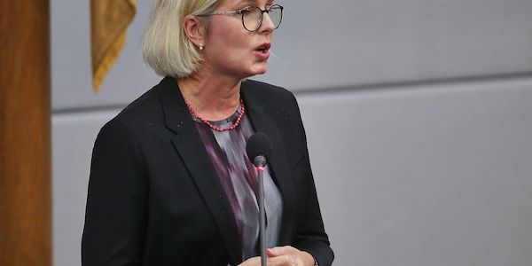 Sportstaatsministerin spricht sich gegen Boykott der Fußball-WM aus