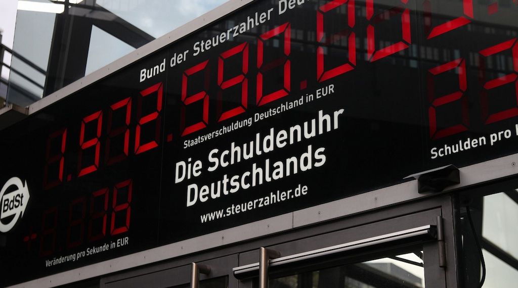 IW: Bundeshaushalt gerät zunehmend in Schieflage