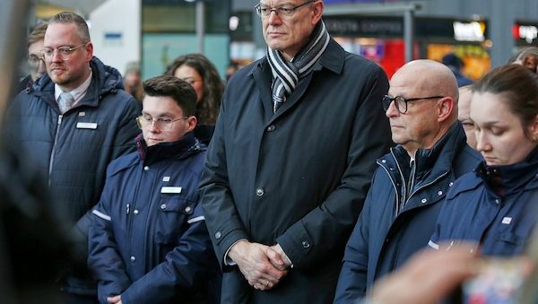 Schweigeminute: Schnieder will für mehr Sicherheit in Zügen sorgen