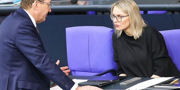 Kürzung bei Kursen: Integrationsbeauftragte tritt Dobrindt entgegen