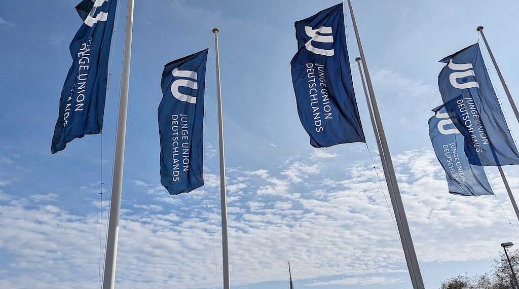 JU sieht Einsparpotenzial von "Dutzenden Milliarden" im Sozialetat