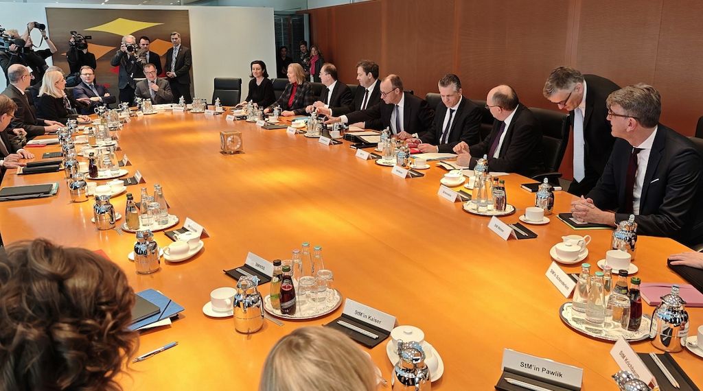 Umfrage: Unternehmen stellen Regierung schlechtes Zeugnis aus