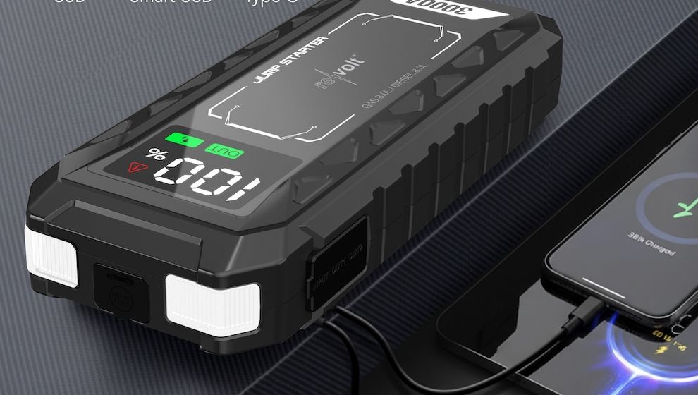 Starthilfe, Powerbank und Notlicht in einem kompakten Gerät